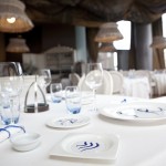 Salón principal con escultura de autor