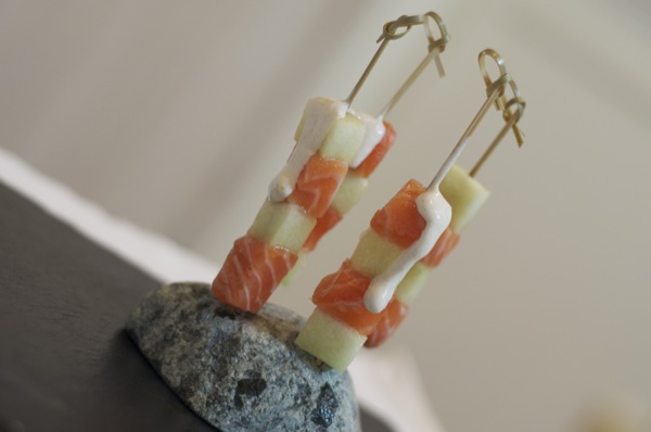 Brochetas de melón con salmón