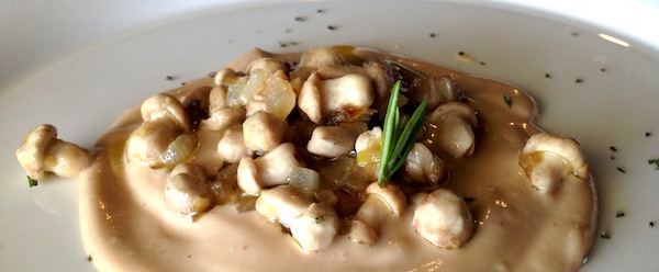 Perretxikos con natilla de avellana