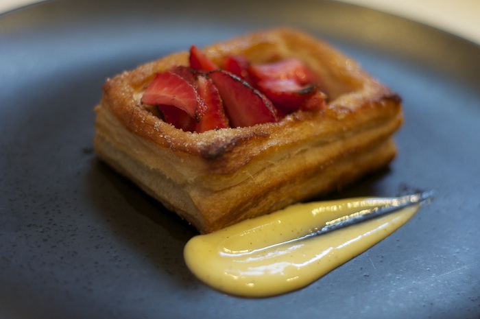 Hojaldre de fresa con crema de vainilla